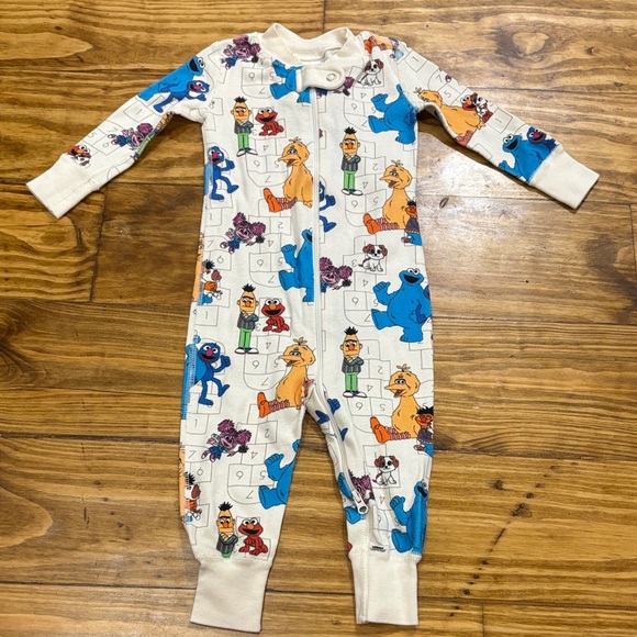 Hanna Andersson Other - Hanna Andersson Sesame Street Hopscotch Print Cotton Sleeper Size 6-12 Months